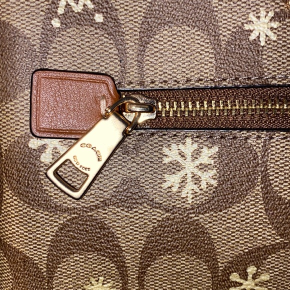 Coach Signature Canvas Mini File Holiday bag - Picture 5 of 8
